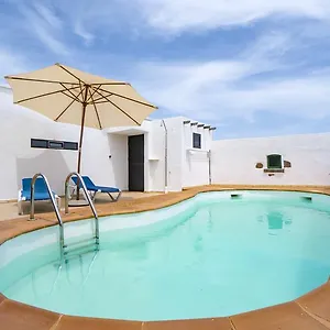 https://villa-la-torre-san-bartolome-de-tirajana.in-canary-islands.com